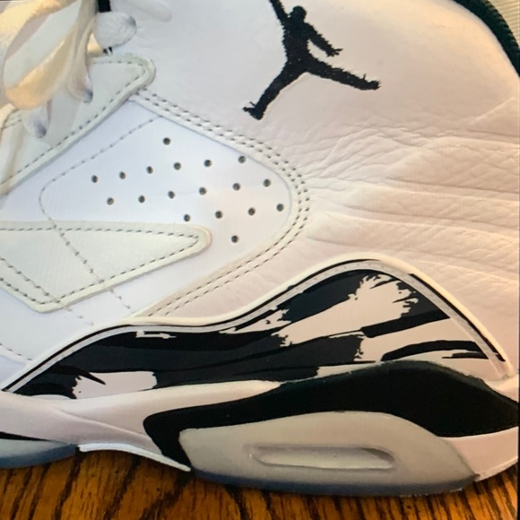 Air Jordan Sneakers, size 8.5. BOX IS NOT INCLUDED. - Picture 8 of 16